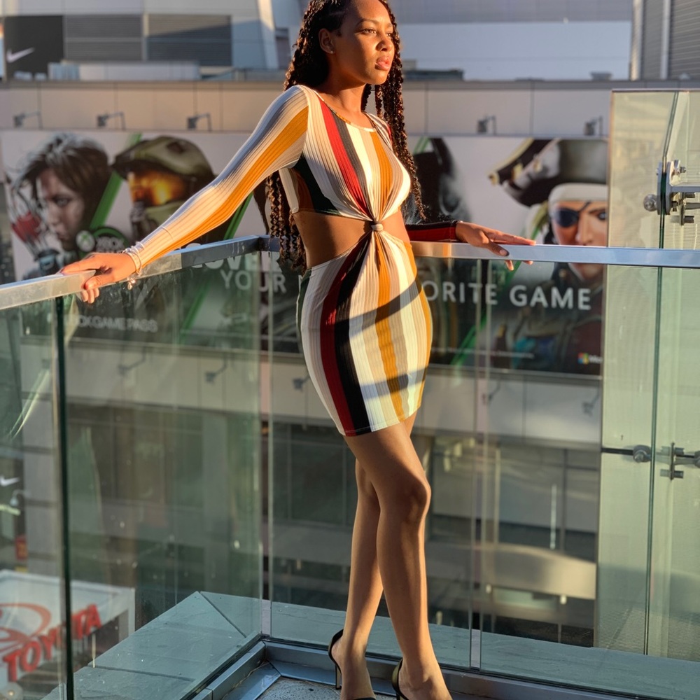 Dress - Picture 3 of 3